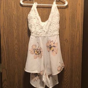 Fashion White Floral Romper *NEW*